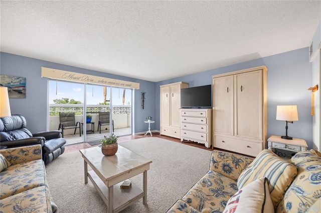 601 N MCDONALD STREET 2, Mount Dora, FL 32757