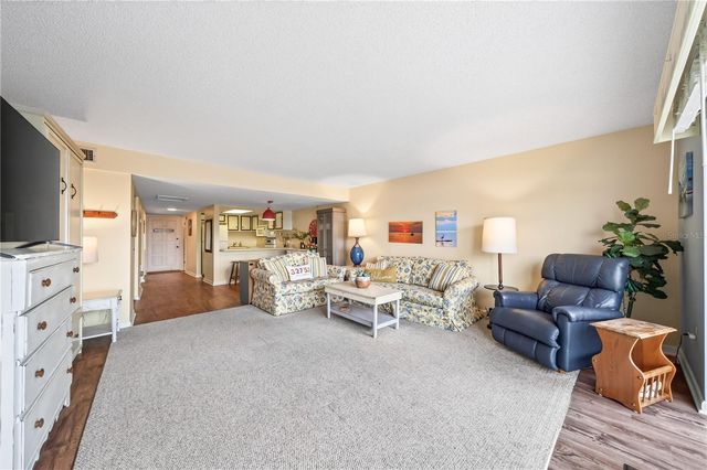 601 N MCDONALD STREET 2, Mount Dora, FL 32757