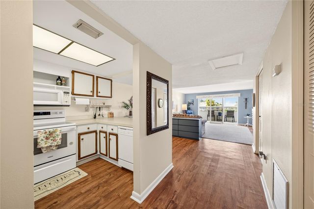 601 N MCDONALD STREET 2, Mount Dora, FL 32757