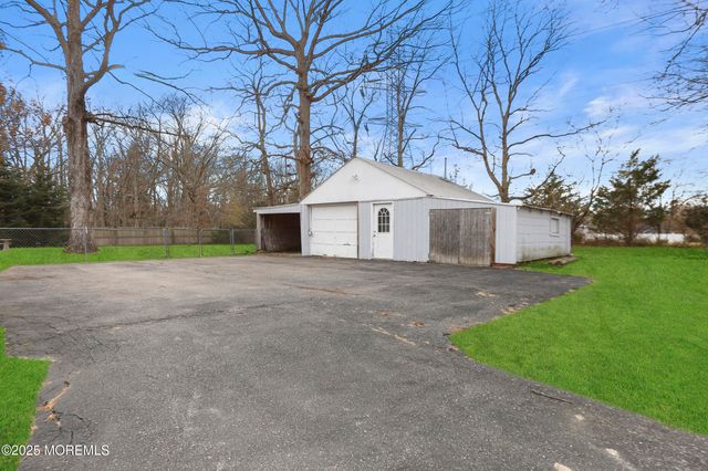 648 Brewers Bridge Road, Jackson, NJ 08527