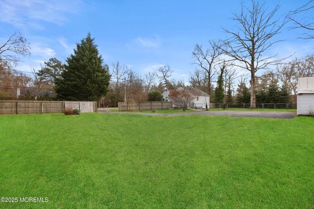 648 Brewers Bridge Road, Jackson, NJ 08527