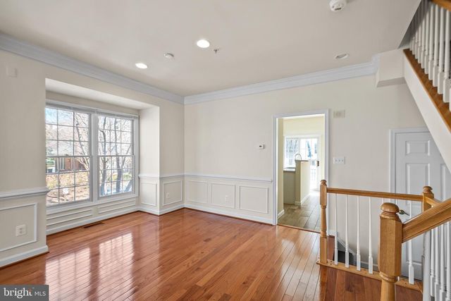 8831 ASHGROVE HOUSE LN, Vienna, VA 22182