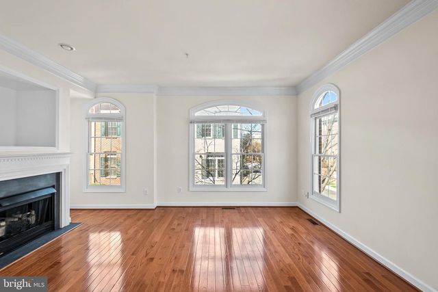 8831 ASHGROVE HOUSE LN, Vienna, VA 22182