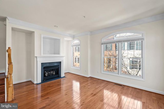 8831 ASHGROVE HOUSE LN, Vienna, VA 22182