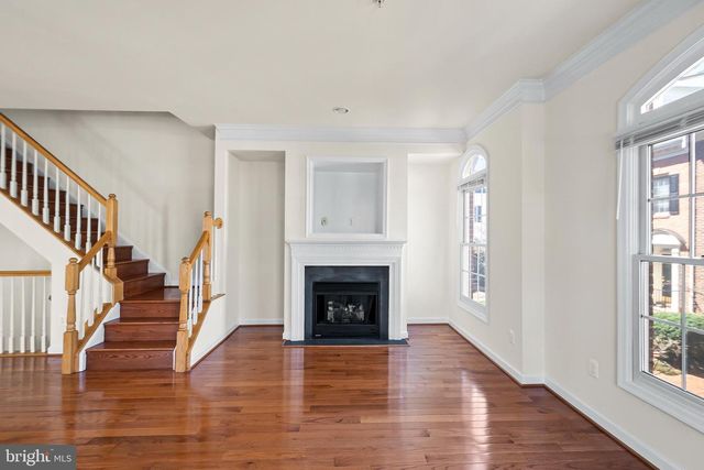 8831 ASHGROVE HOUSE LN, Vienna, VA 22182