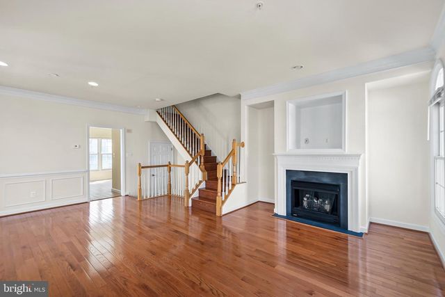 8831 ASHGROVE HOUSE LN, Vienna, VA 22182