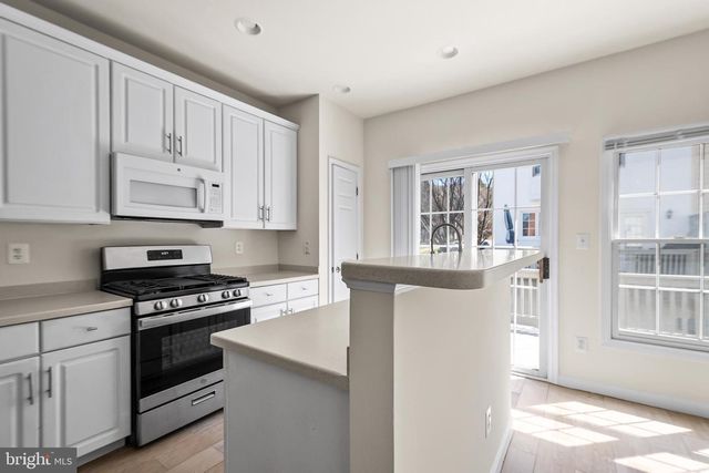 8831 ASHGROVE HOUSE LN, Vienna, VA 22182