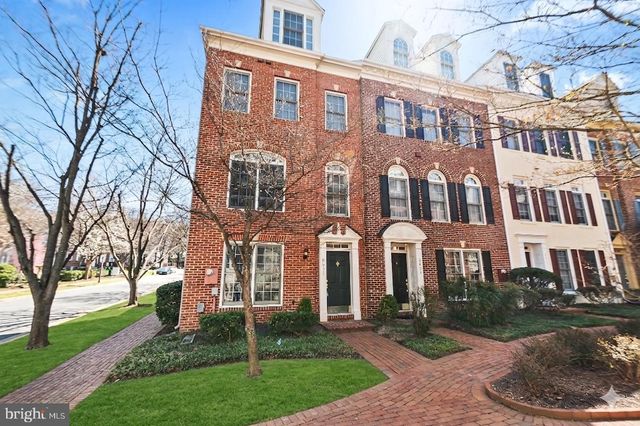 8831 ASHGROVE HOUSE LN, Vienna, VA 22182