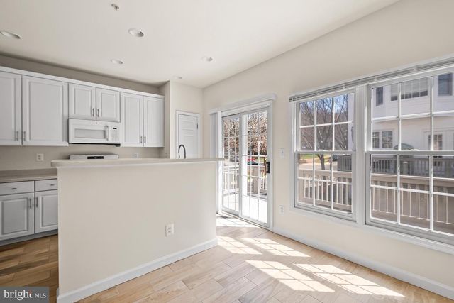 8831 ASHGROVE HOUSE LN, Vienna, VA 22182