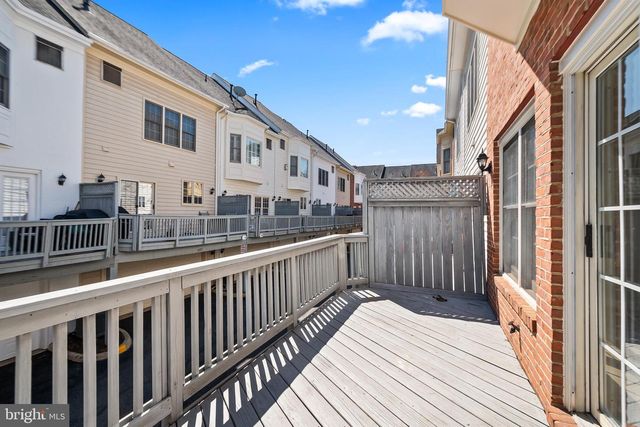 8831 ASHGROVE HOUSE LN, Vienna, VA 22182