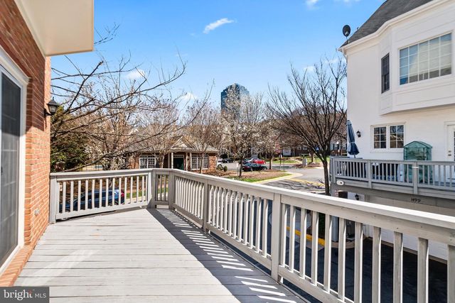 8831 ASHGROVE HOUSE LN, Vienna, VA 22182