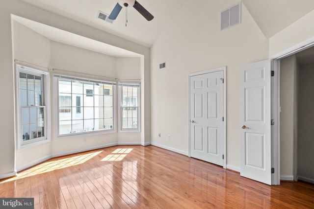 8831 ASHGROVE HOUSE LN, Vienna, VA 22182