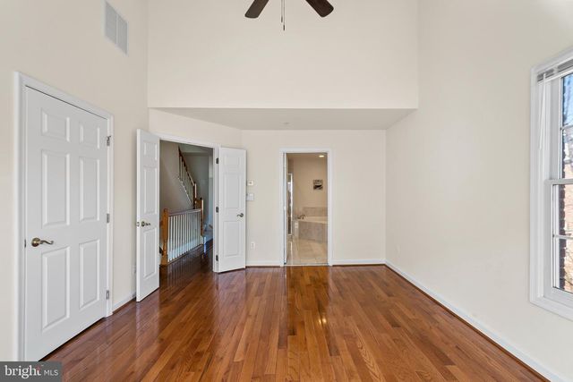 8831 ASHGROVE HOUSE LN, Vienna, VA 22182