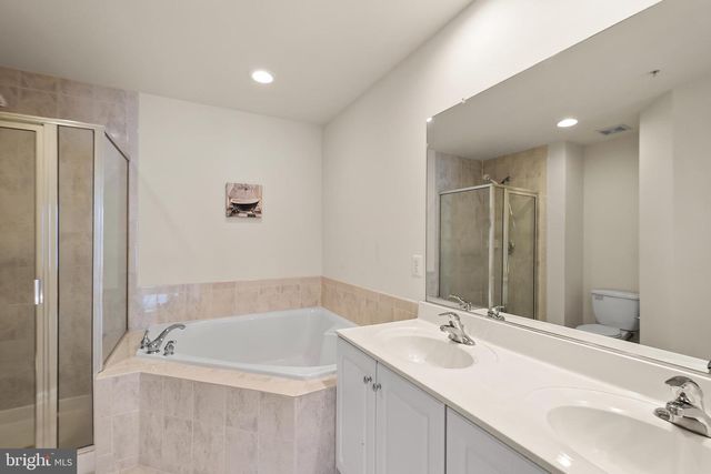 8831 ASHGROVE HOUSE LN, Vienna, VA 22182