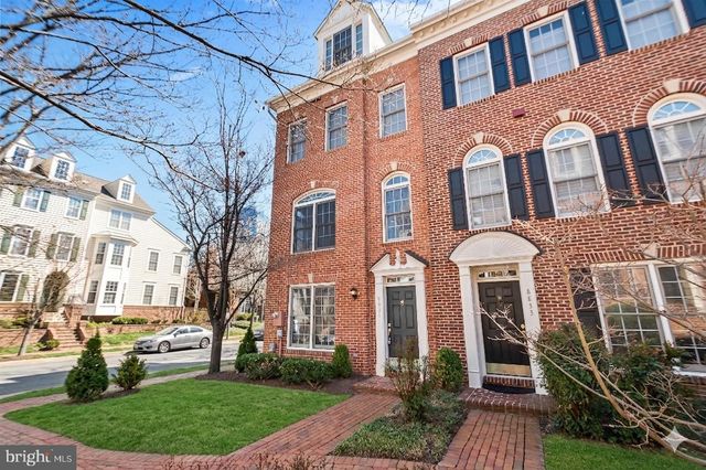 8831 ASHGROVE HOUSE LN, Vienna, VA 22182