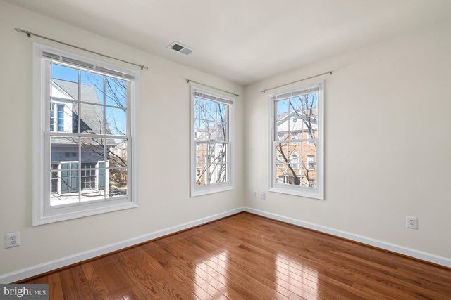 8831 ASHGROVE HOUSE LN, Vienna, VA 22182