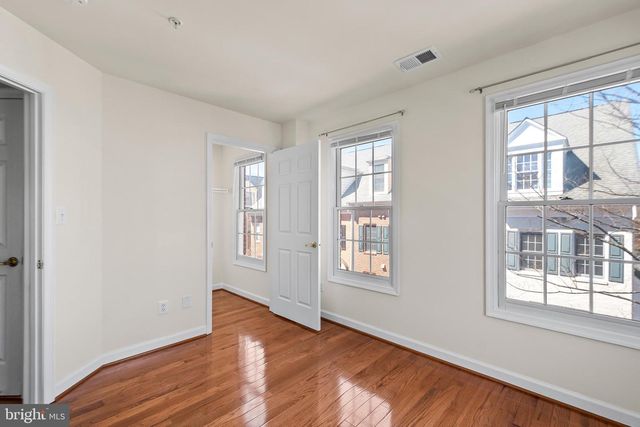 8831 ASHGROVE HOUSE LN, Vienna, VA 22182