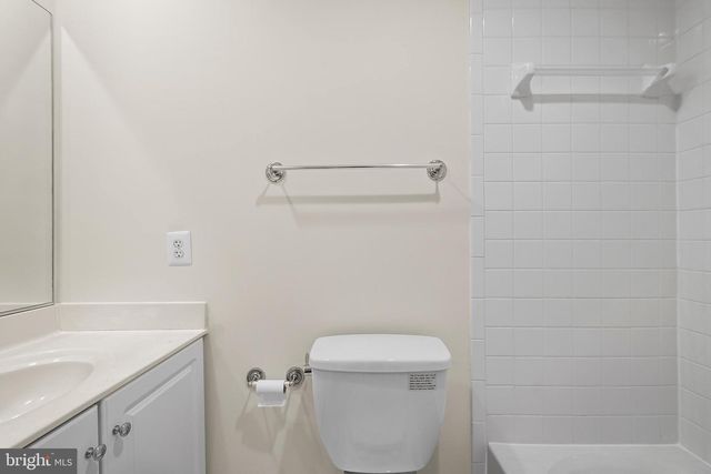 8831 ASHGROVE HOUSE LN, Vienna, VA 22182