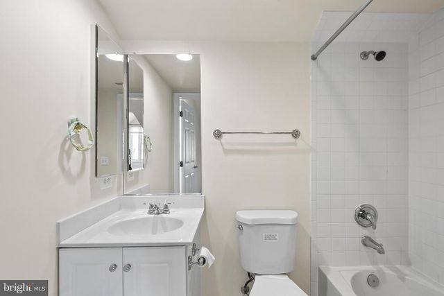 8831 ASHGROVE HOUSE LN, Vienna, VA 22182