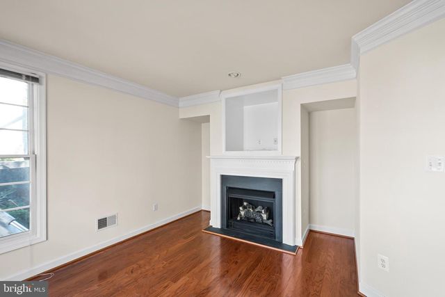 8831 ASHGROVE HOUSE LN, Vienna, VA 22182