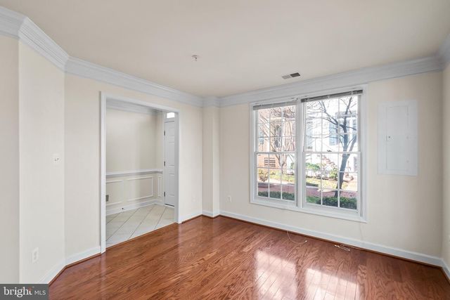 8831 ASHGROVE HOUSE LN, Vienna, VA 22182