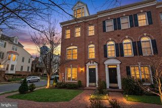 8831 ASHGROVE HOUSE LN, Vienna, VA 22182