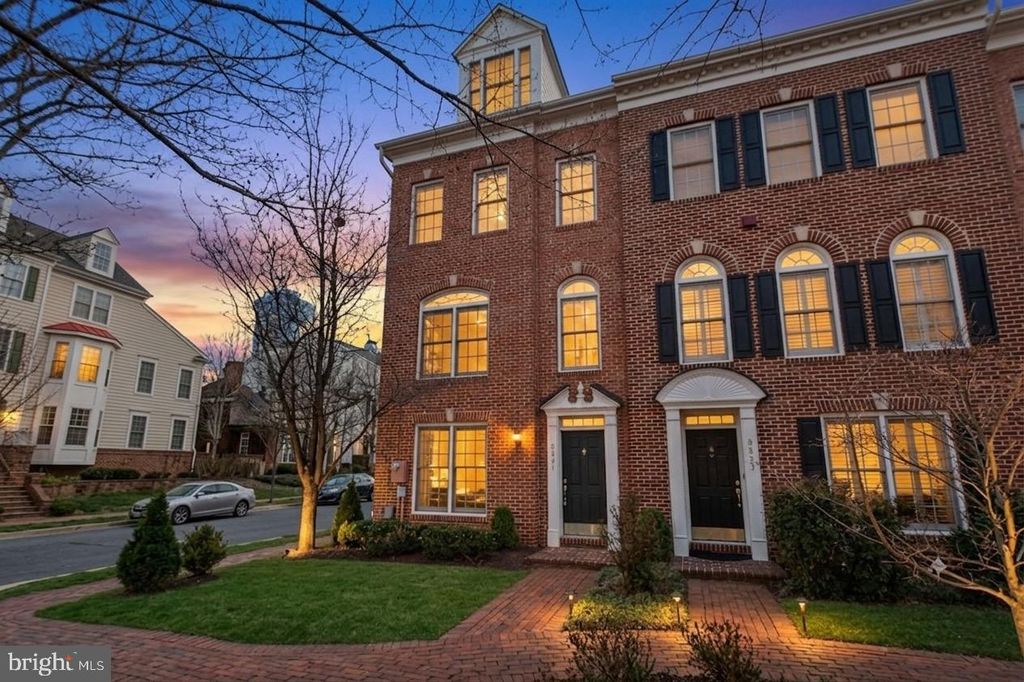 8831 ASHGROVE HOUSE LN, Vienna, VA 22182