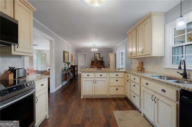 136 Meadow Lane, Calhoun, GA 30701