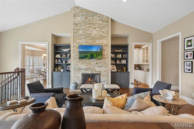 9 Graybridge Drive, Ladue, MO 63124