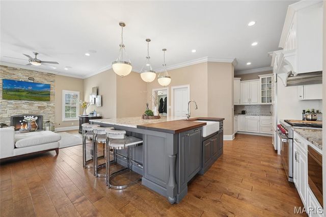 9 Graybridge Drive, Ladue, MO 63124