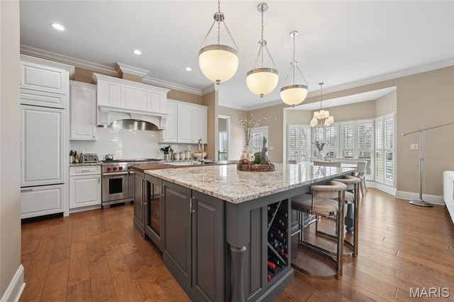 9 Graybridge Drive, Ladue, MO 63124