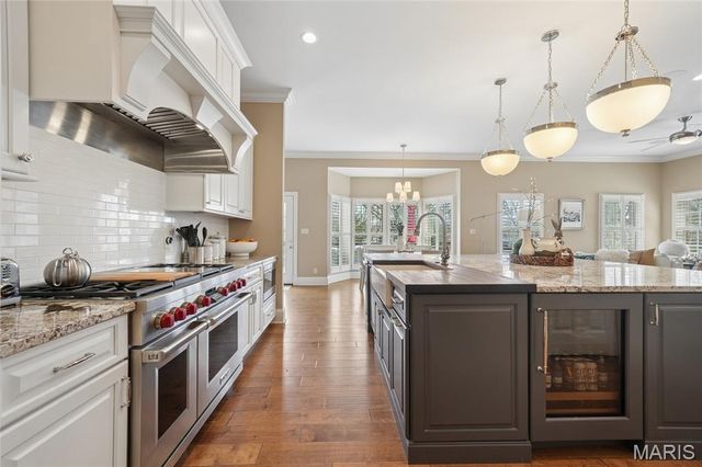 9 Graybridge Drive, Ladue, MO 63124