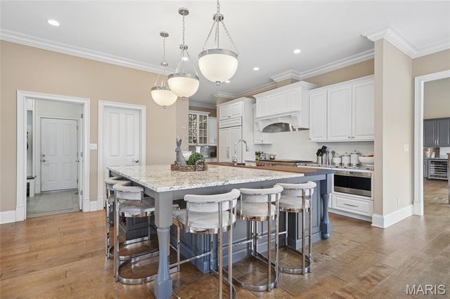 9 Graybridge Drive, Ladue, MO 63124