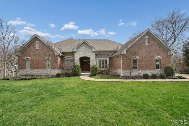 9 Graybridge Drive, Ladue, MO 63124