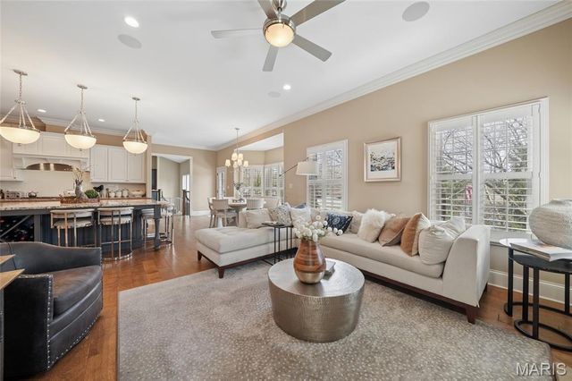 9 Graybridge Drive, Ladue, MO 63124