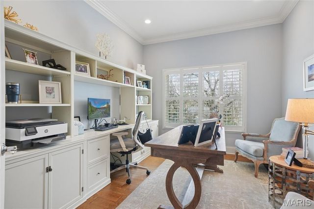 9 Graybridge Drive, Ladue, MO 63124