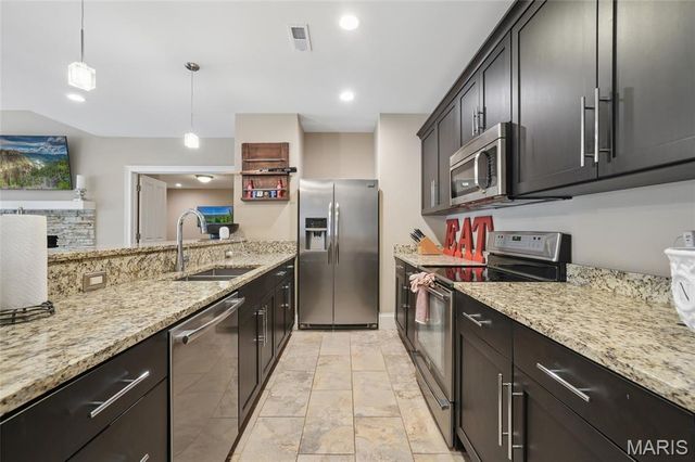 9 Graybridge Drive, Ladue, MO 63124