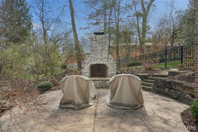 9 Graybridge Drive, Ladue, MO 63124