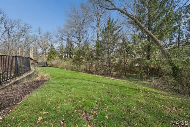 9 Graybridge Drive, Ladue, MO 63124