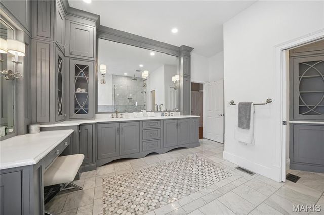 9 Graybridge Drive, Ladue, MO 63124