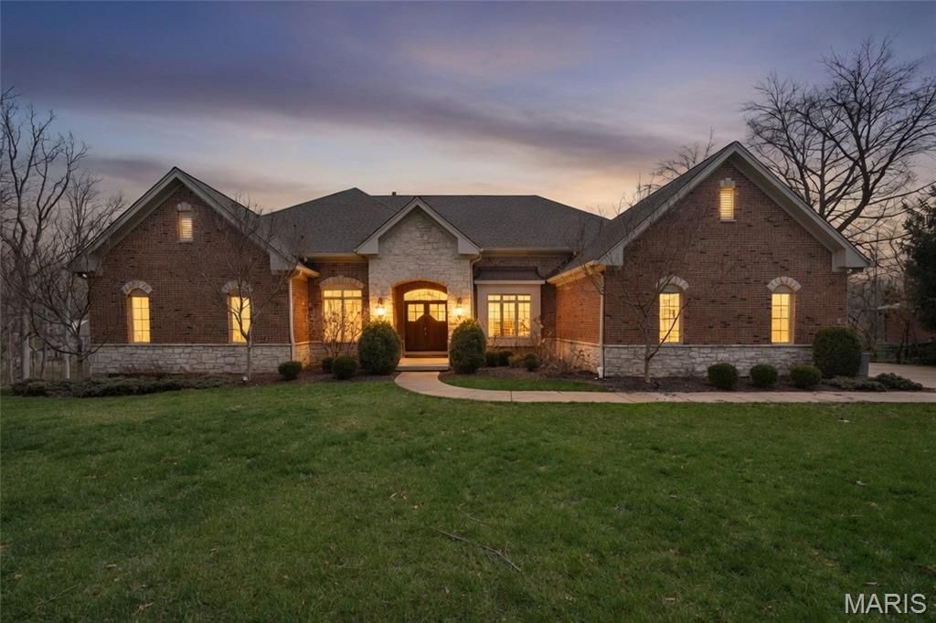 9 Graybridge Drive, Ladue, MO 63124