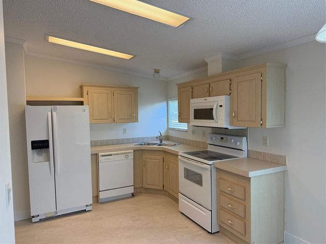 8648 SW 16th Place, Davie, FL 33324