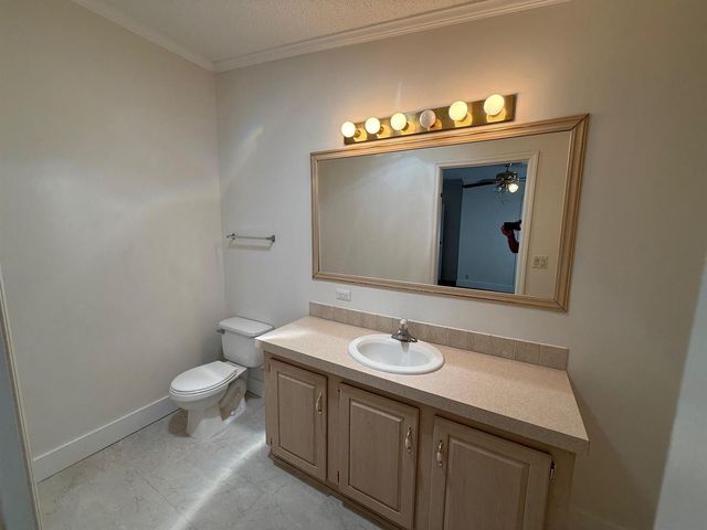 8648 SW 16th Place, Davie, FL 33324