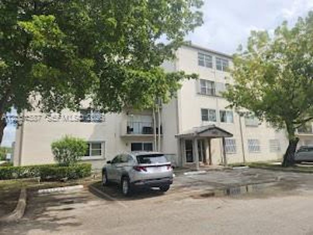 5505 NW 7th St W410, Miami, FL 33126