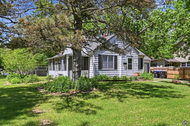 927 SW Medford AVE, Topeka, KS 66606