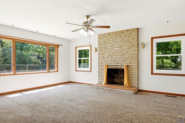 927 SW Medford AVE, Topeka, KS 66606