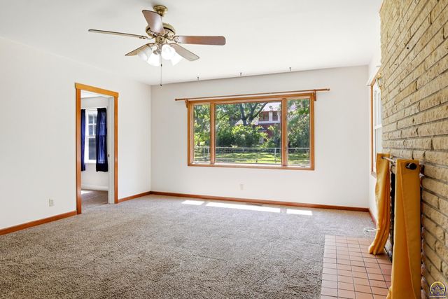 927 SW Medford AVE, Topeka, KS 66606