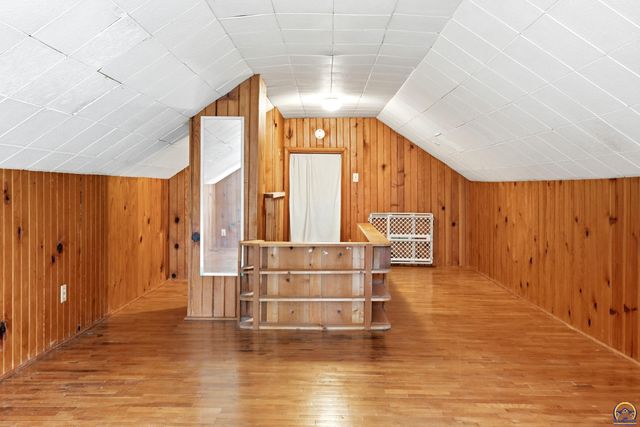 927 SW Medford AVE, Topeka, KS 66606