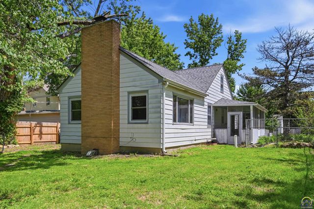 927 SW Medford AVE, Topeka, KS 66606