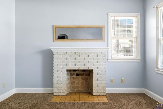 927 SW Medford AVE, Topeka, KS 66606